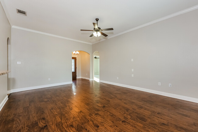 Foto del edificio - 3-Bedroom Home in Waxahachie, TX