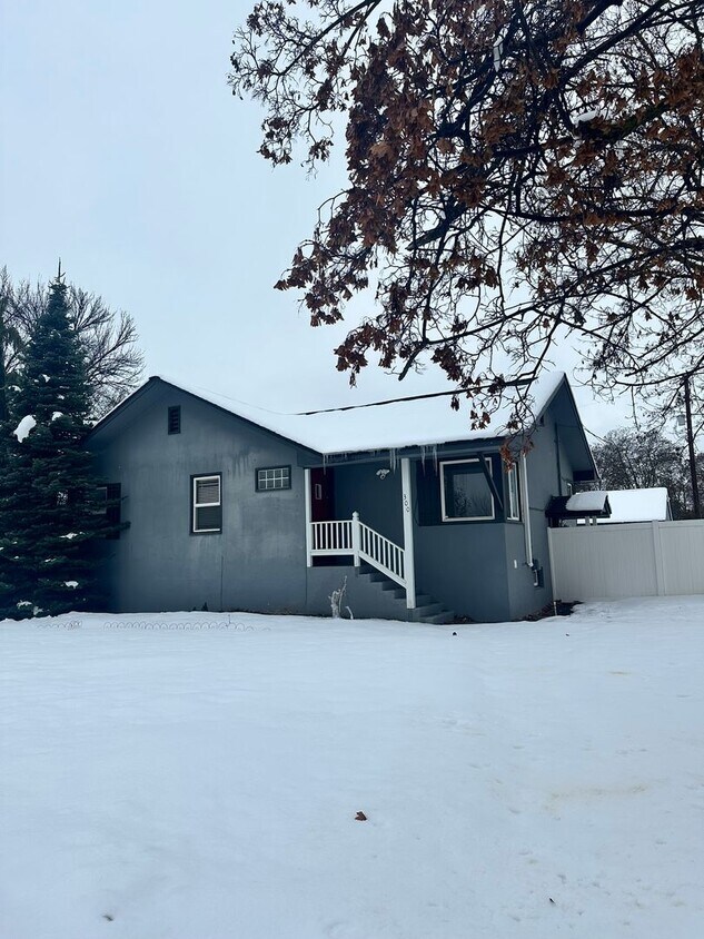 300 S Franklin Ave Unit 300 S. Franklin, Wenatchee, WA 98801 Room for