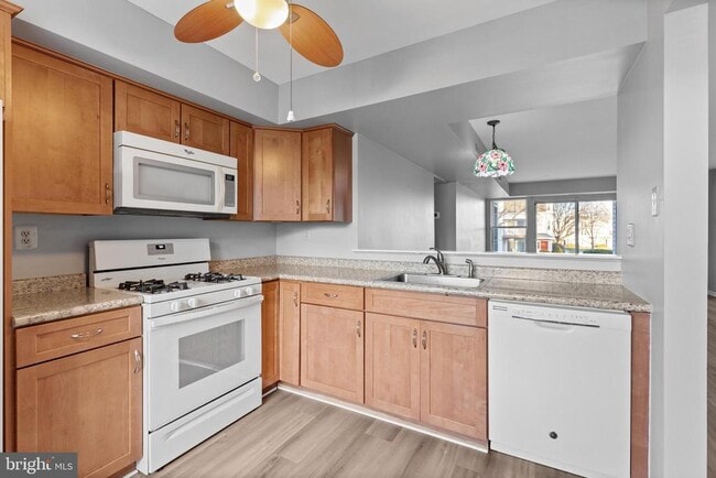 Building Photo - 387 Independence Dr