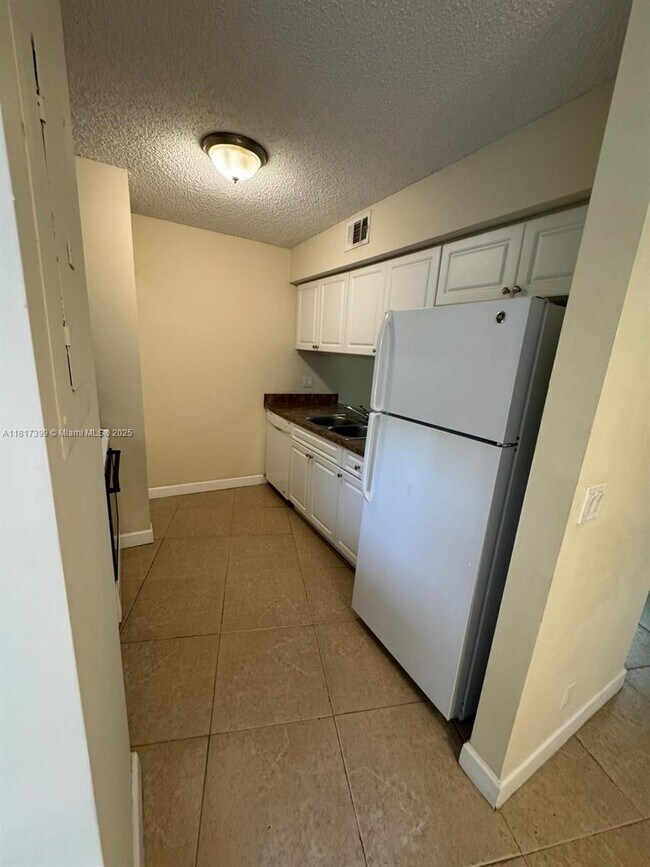 Foto del edificio - 8630 SW 3rd St