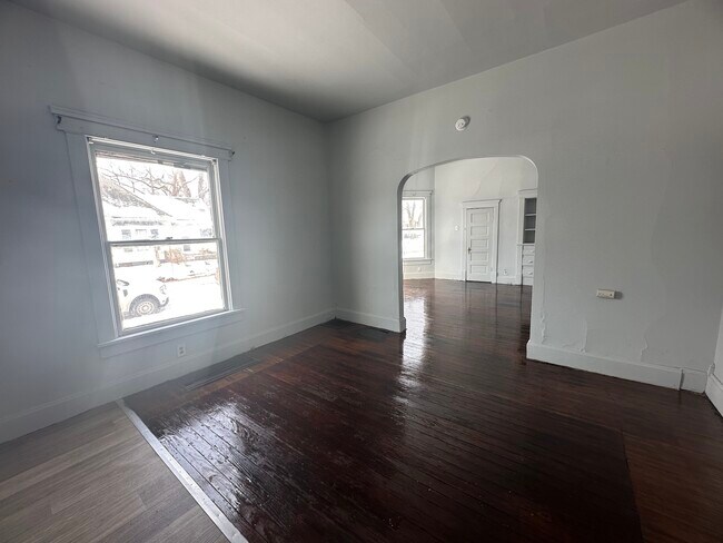 Foto del edificio - 2401 E Main St