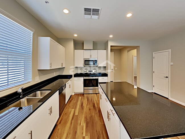 Building Photo - 20699 W Point Ridge Rd