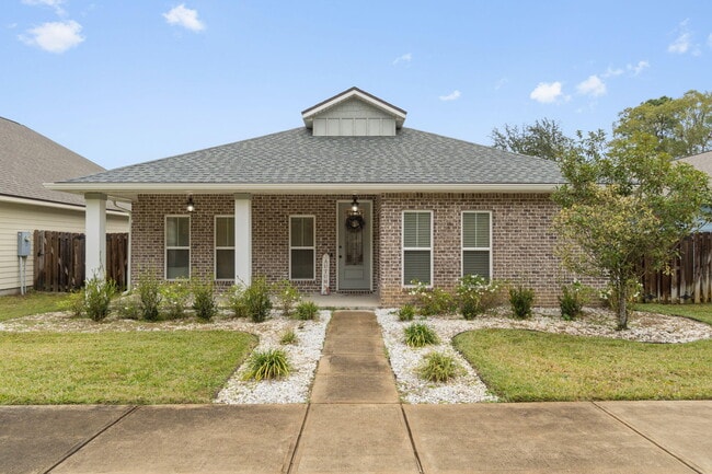 Building Photo - 33 8th Ave