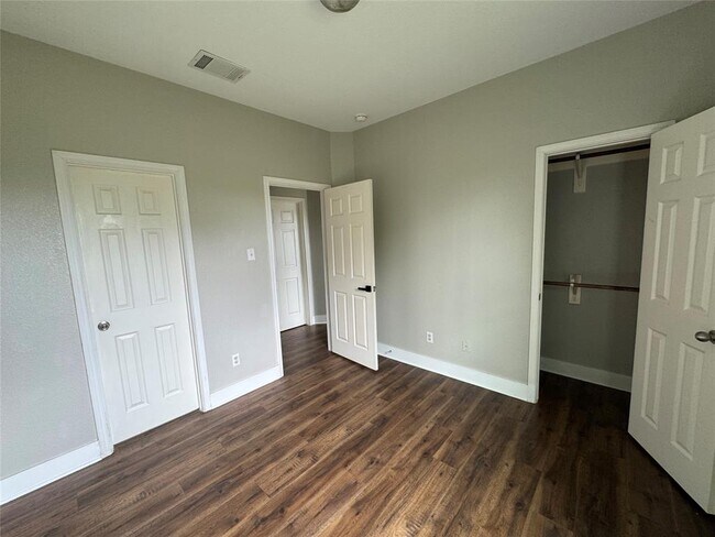 Foto del edificio - 1800 Rachel Ln