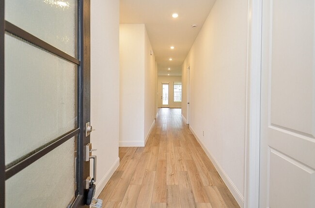 Building Photo - 4827 Avon Ridge Way