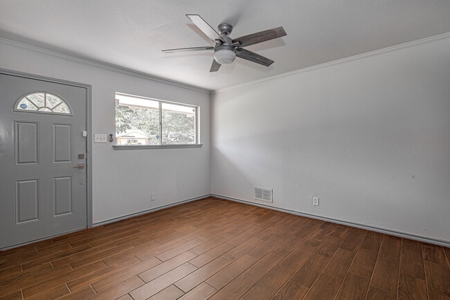 living room - 308 Sundown Ct
