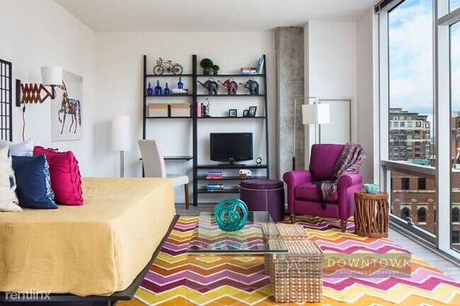 Foto del edificio - 800 N LaSalle Dr