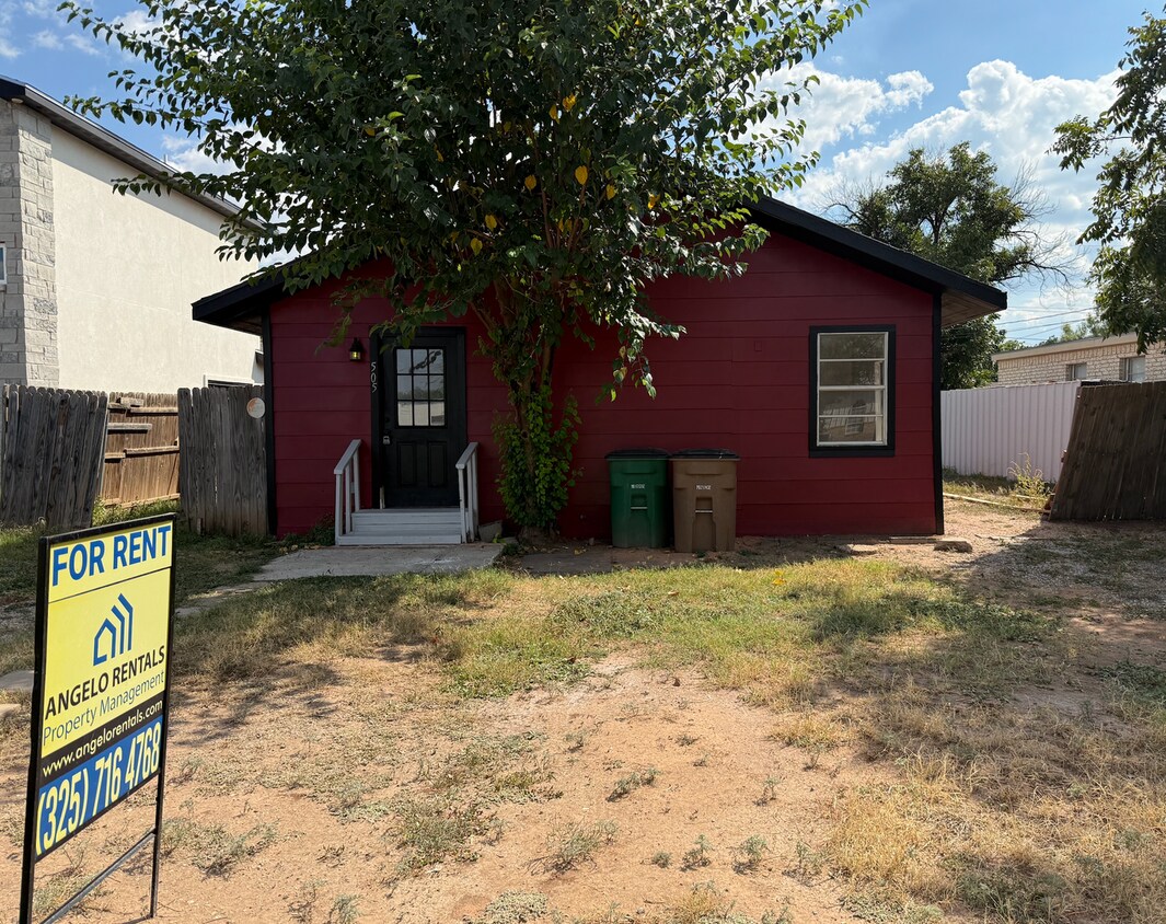 Foto principal - CUTE 2 bedroom, 1.5 bath home AVAILABLE NOW!
