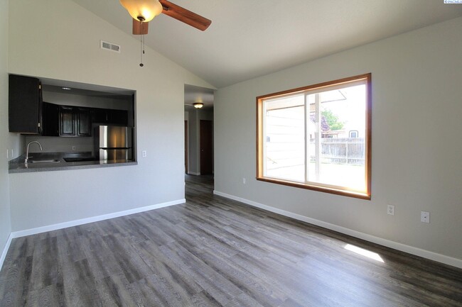 Foto del edificio - 2 Bed/1 Bath Central Richland Duplex