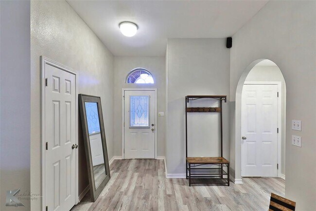 Foto del edificio - 3102 Constitution Ave