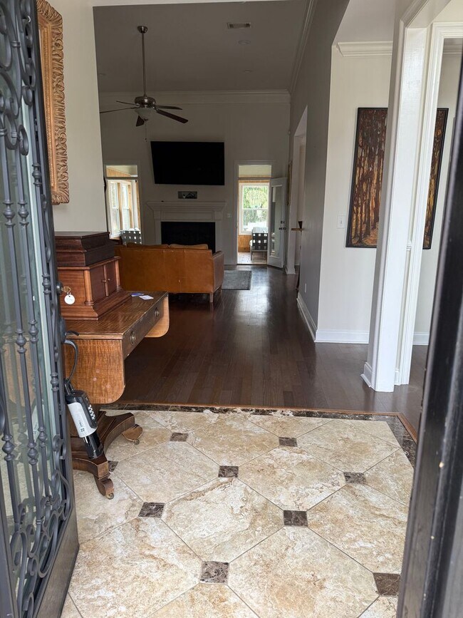 Foto del edificio - Luxury Living!!!