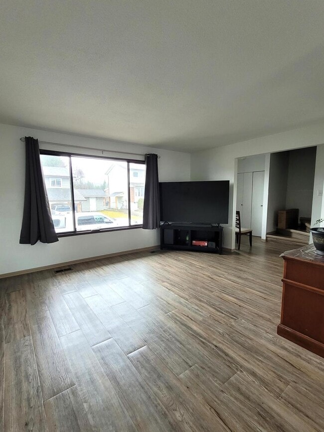 Building Photo - 3 bedroom in Prince Rupert BC V8J 4C8