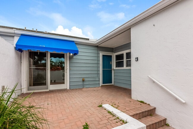 Building Photo - 825 Waterside Ln