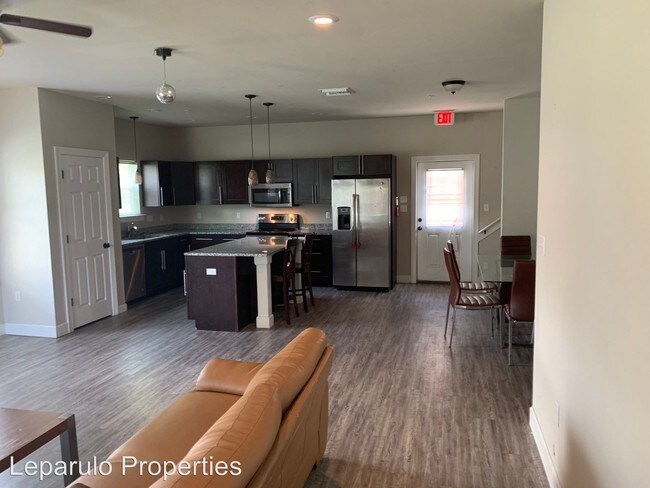 Building Photo - 1803 Belle Vue Way