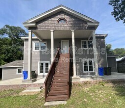 Building Photo - 807 Branson St