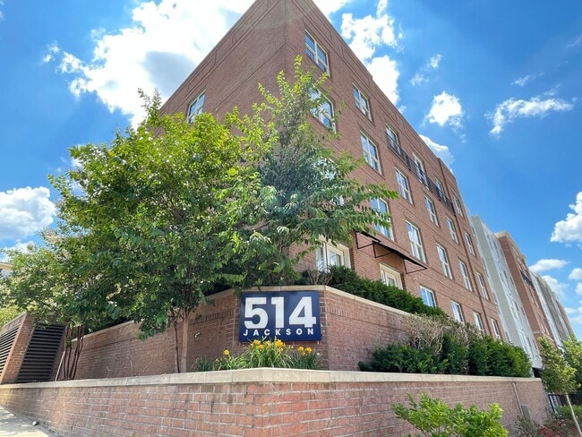 3BD/3.5BA FOR RENT ON THE SQUARE - 3BD/3.5BA FOR RENT ON THE SQUARE Apartment