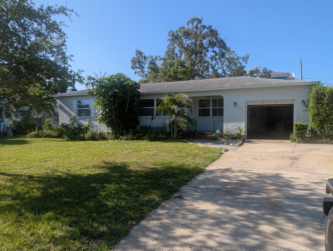 Foto principal - 2110 57th Ave N