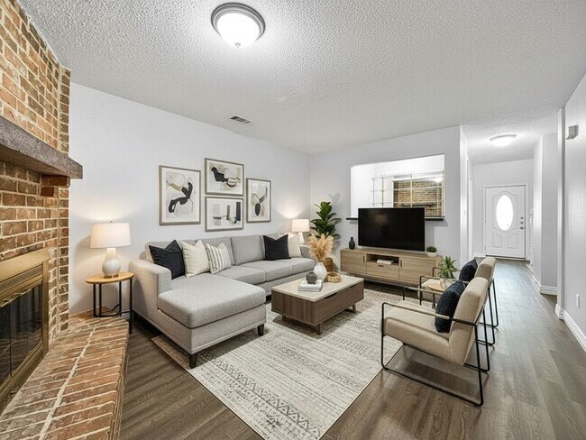 Foto del edificio - 8802 Deerwood Dr