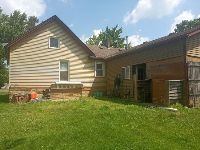 Building Photo - 20129 Huron River Dr