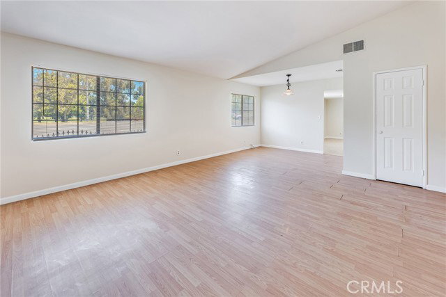 Foto del edificio - 5546 McLennan Ave