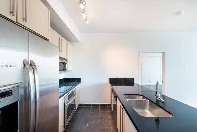 Foto del edificio - 79 SW 12th St