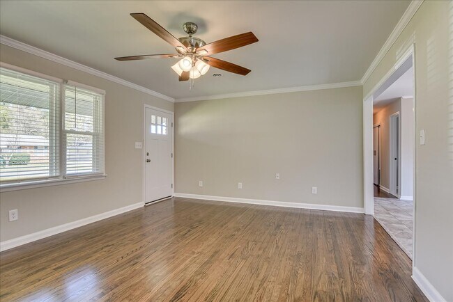 Foto del edificio - 1202 Oakdale Rd