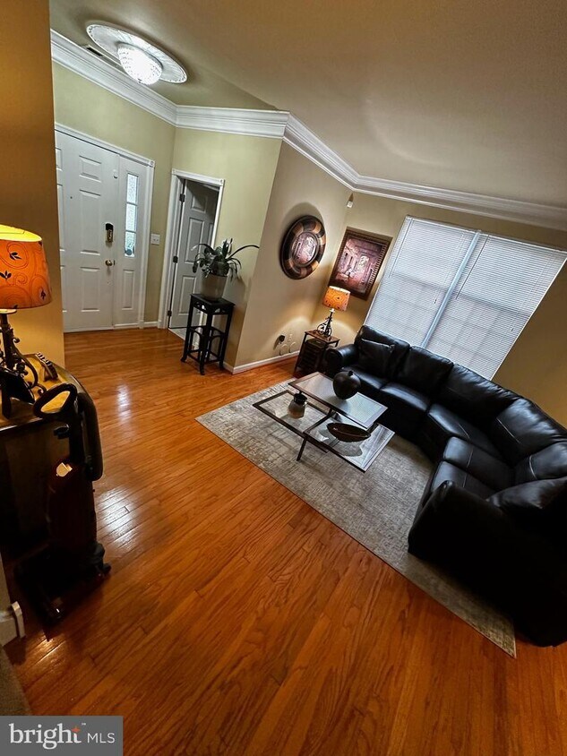 Primary Photo - 58 Brownstone Rd