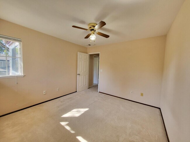 Building Photo - 1512 Fairway Green Cir