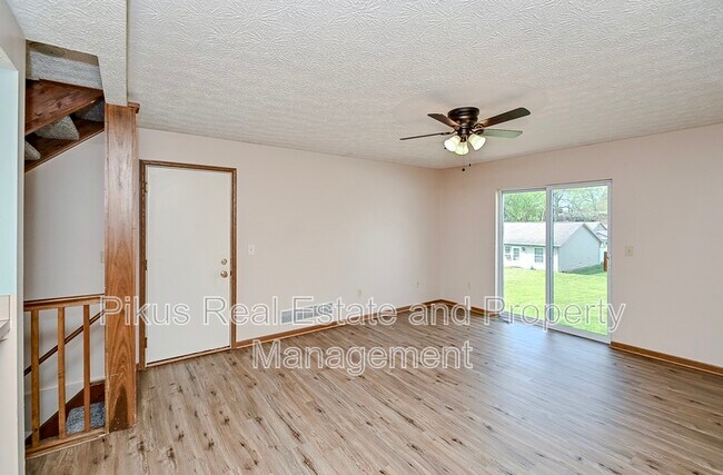 Building Photo - 2018 Redwing Dr