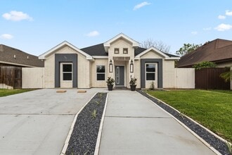 Building Photo - 907 S Diplomat Dr
