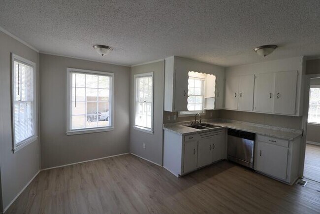 Building Photo - 2766 American Ave