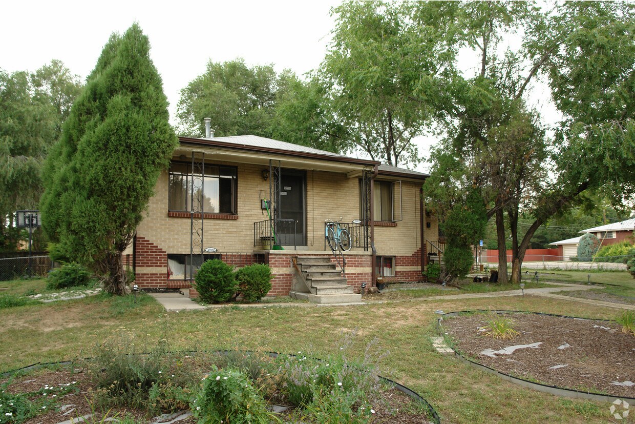 Building Photo - 2593 1/2 Pierce St