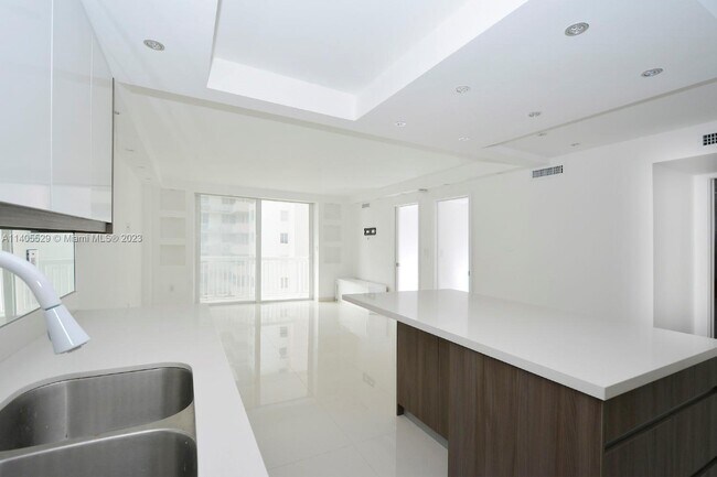 Building Photo - 401 Ocean Dr