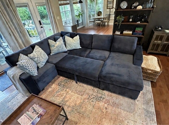 Building Photo - 8 Downing Ct SE