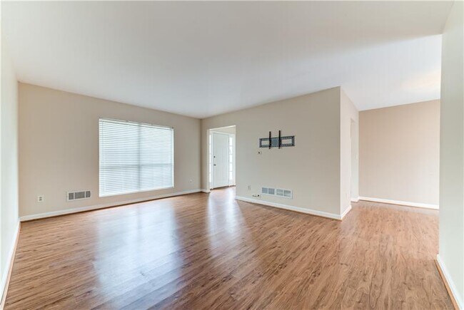 Building Photo - 670 Cranberry Trail