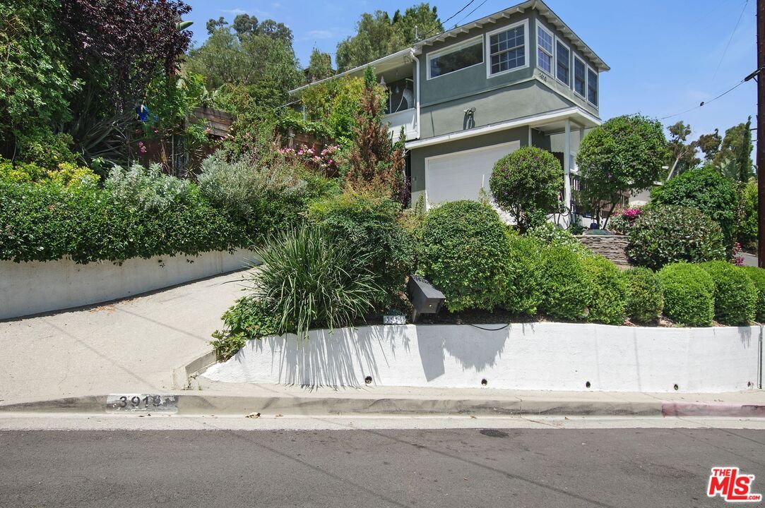 Foto principal - 3919 Wawona St