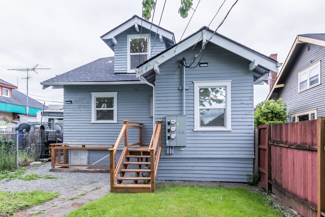 Foto del edificio - Adorable home with 3 Units in Tacoma