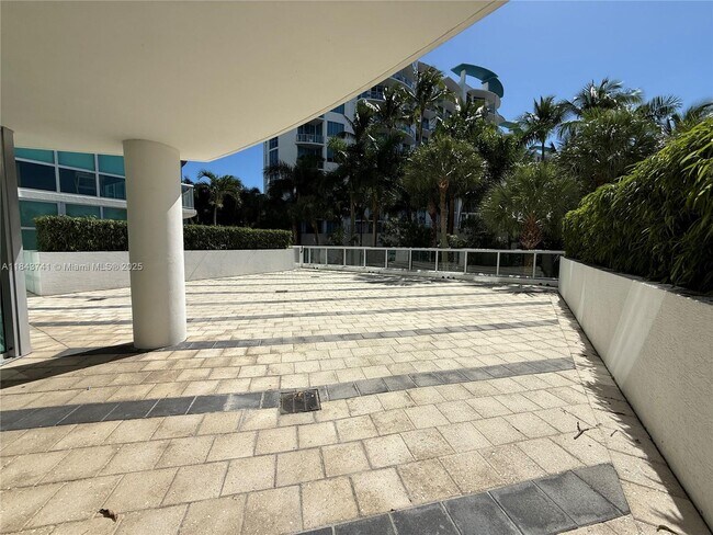 Foto del edificio - 3131 NE 188th St
