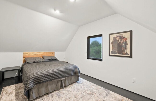 Foto del edificio - 3625 Woodside Dr