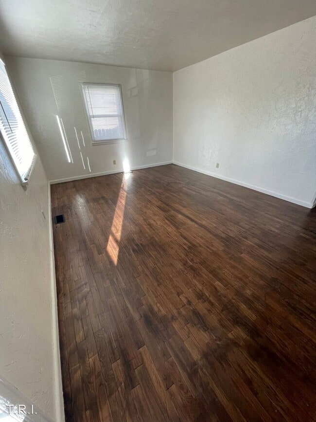 Building Photo - 2 br, 1 bath House - 2207 NW C Street