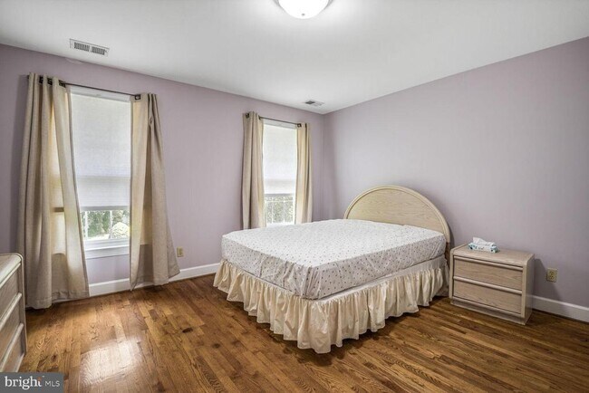 Foto del edificio - 7206 Bradley Blvd