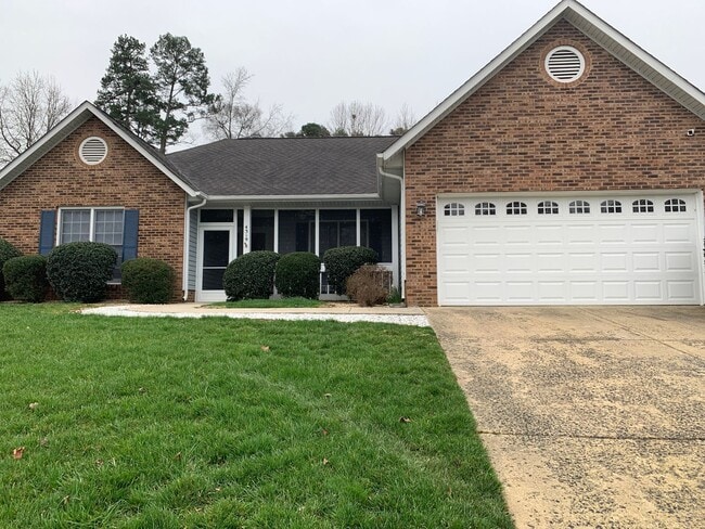Beautiful Home located in the Brynmoor Com... - Beautiful Home located in the Brynmoor Com...