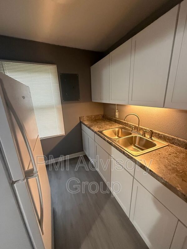 Building Photo - 305 SE 33rd Terrace