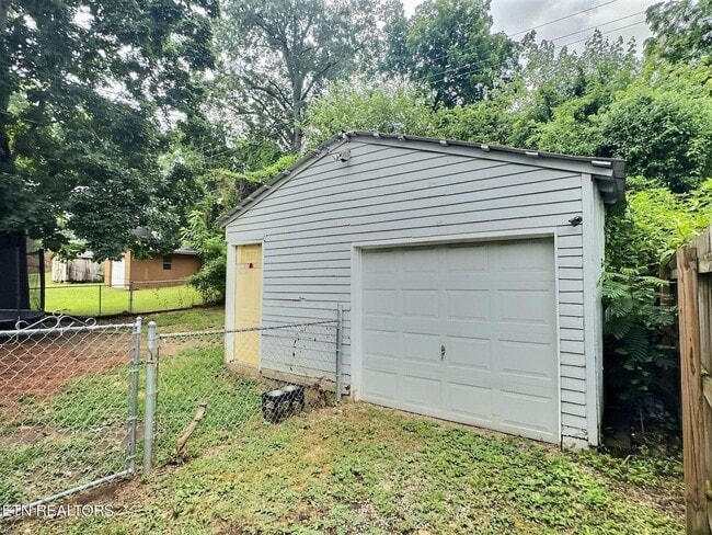 Photo - 316 Oglewood Ave House
