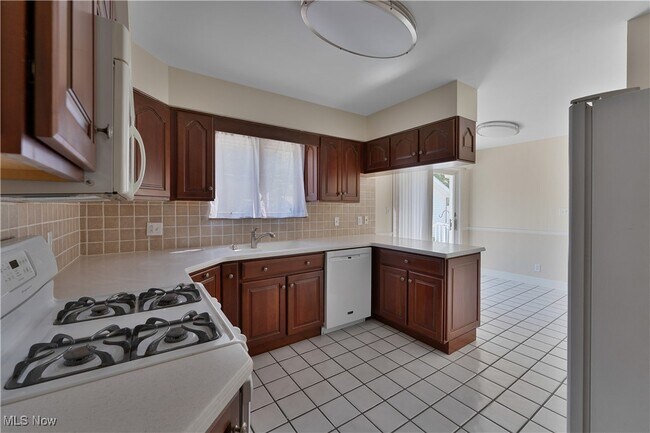 Foto del edificio - 4185 Adeer Dr