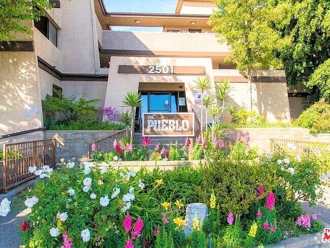 Building Photo - 2501 W Redondo Beach Blvd