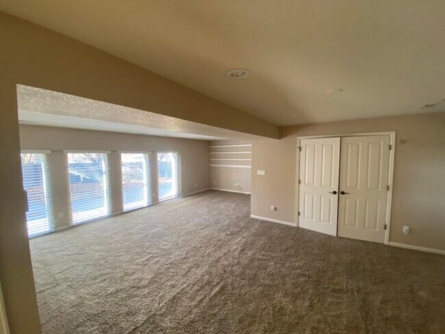 Foto del edificio - Large, Beautiful Home! Walking Distance to St. Mary's!