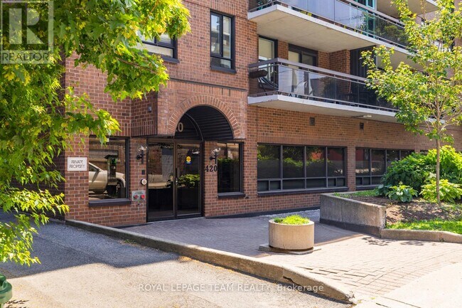 Photo du bâtiment - 420 Lewis St