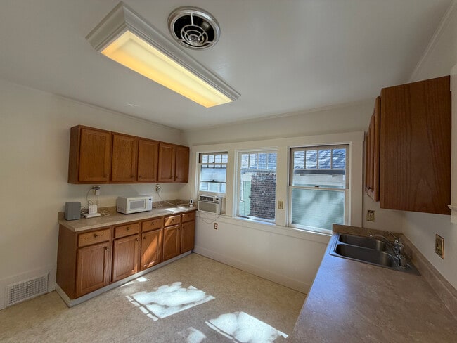 Kitchen1 - 2202 G St
