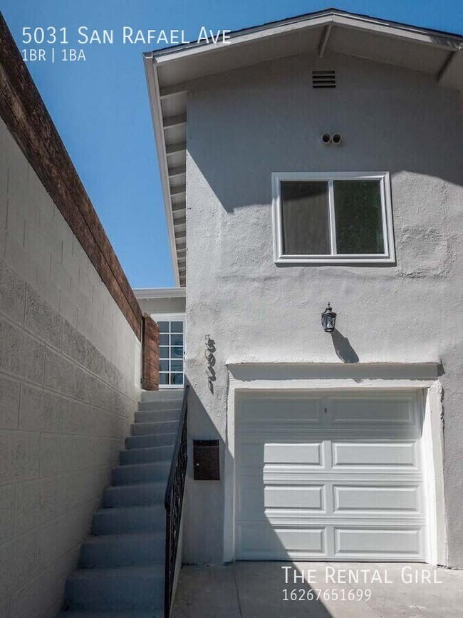 Foto del edificio - Dreamy Highland Park Cottage | One-Car Gar...